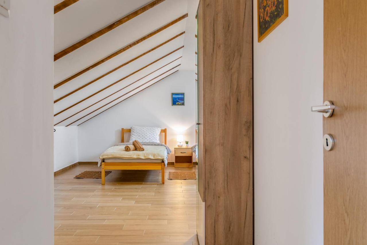 Sokol - Secret Forest House Gračac Екстериор снимка